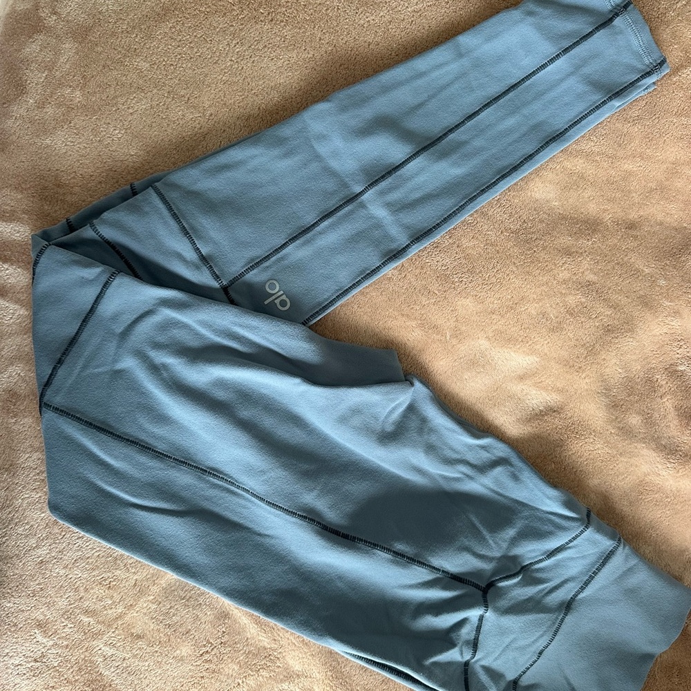 ALO Yoga Blue Leggings for Active Comfort - Picture 2 of 4